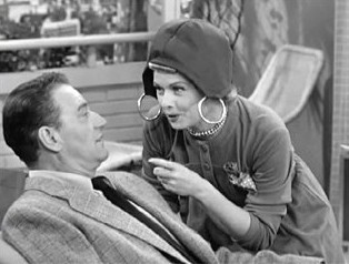 Lucy wears pocketbook on head meeting John Wayne